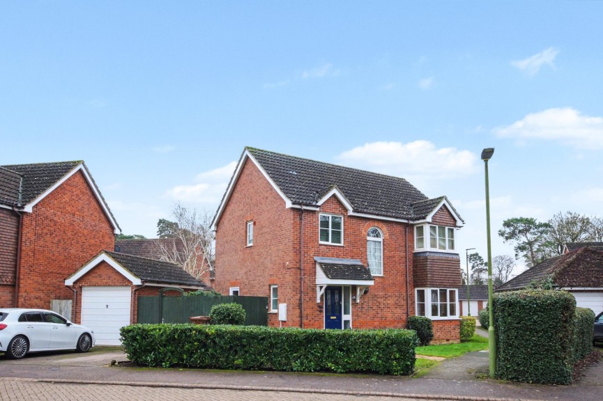 4 bedroom House for Sale Oaktree Close, Letchworth Garden City, Hertfordshire