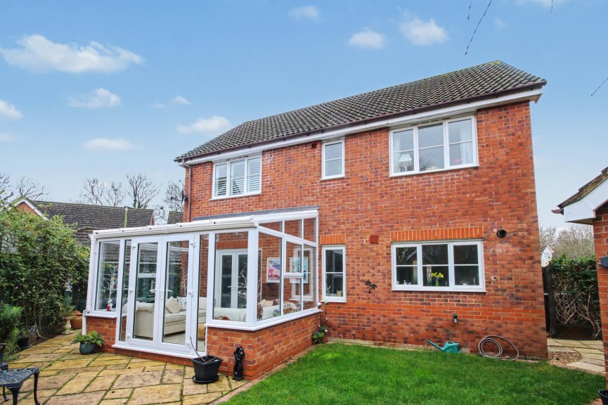 4 bedroom House for Sale Oaktree Close, Letchworth Garden City, Hertfordshire