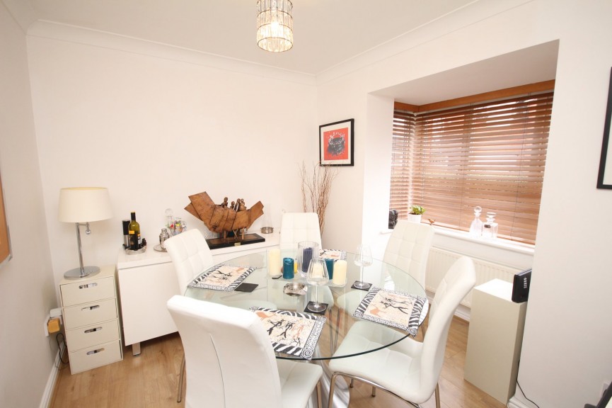 4 bedroom House for Sale Oaktree Close, Letchworth Garden City, Hertfordshire