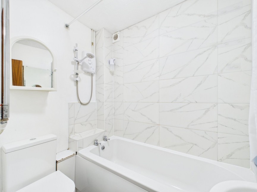 1 bedroom Flat for Sale Old Park Road, HITCHIN, Hertfordshire