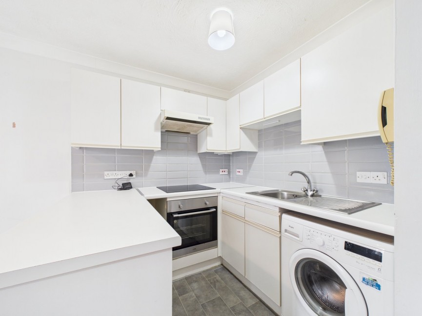 1 bedroom Flat for Sale Old Park Road, HITCHIN, Hertfordshire