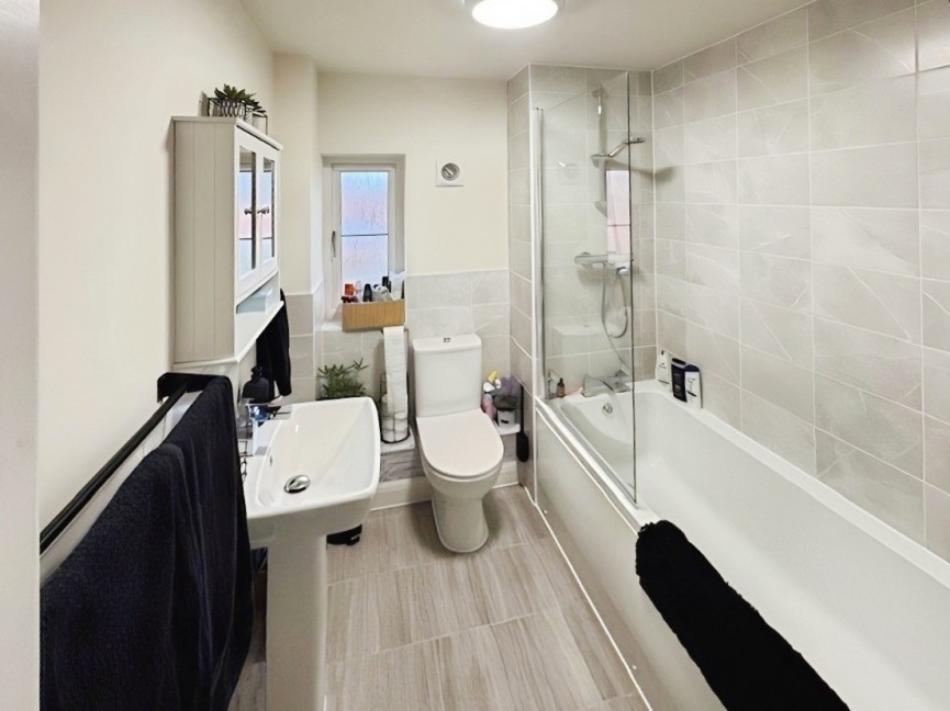 2 bedroom Flat for Sale Lower Stondon, Henlow, Hertfordshire