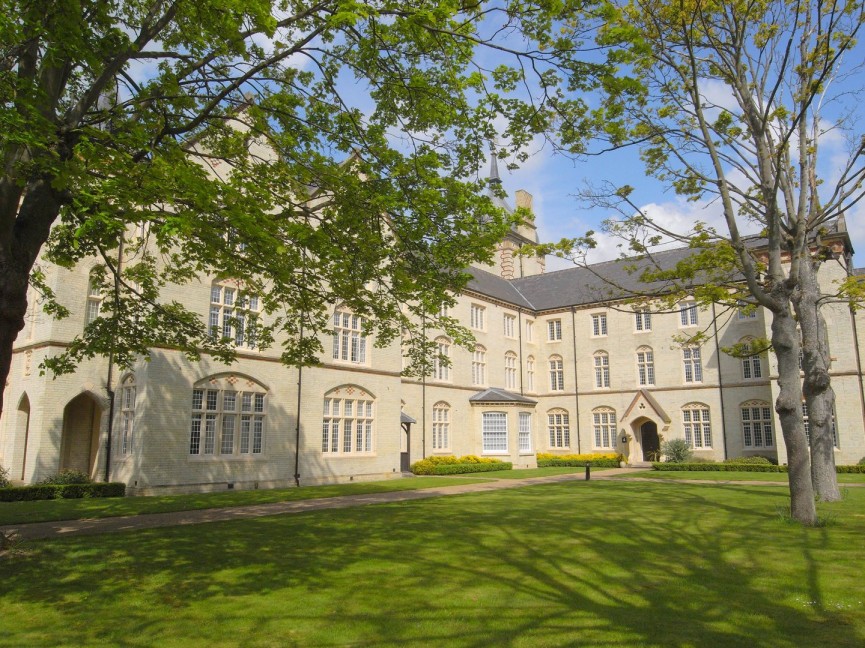 2 bedroom Flat for Sale Kingsley Avenue, Fairfield, Bedfordshire