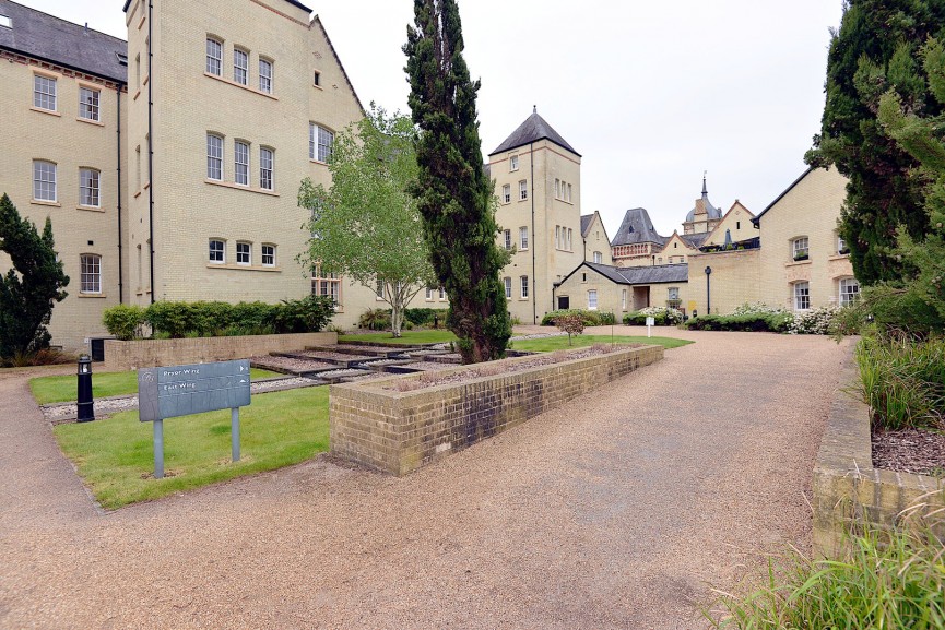 2 bedroom Flat for Sale Kingsley Avenue, Fairfield, Bedfordshire