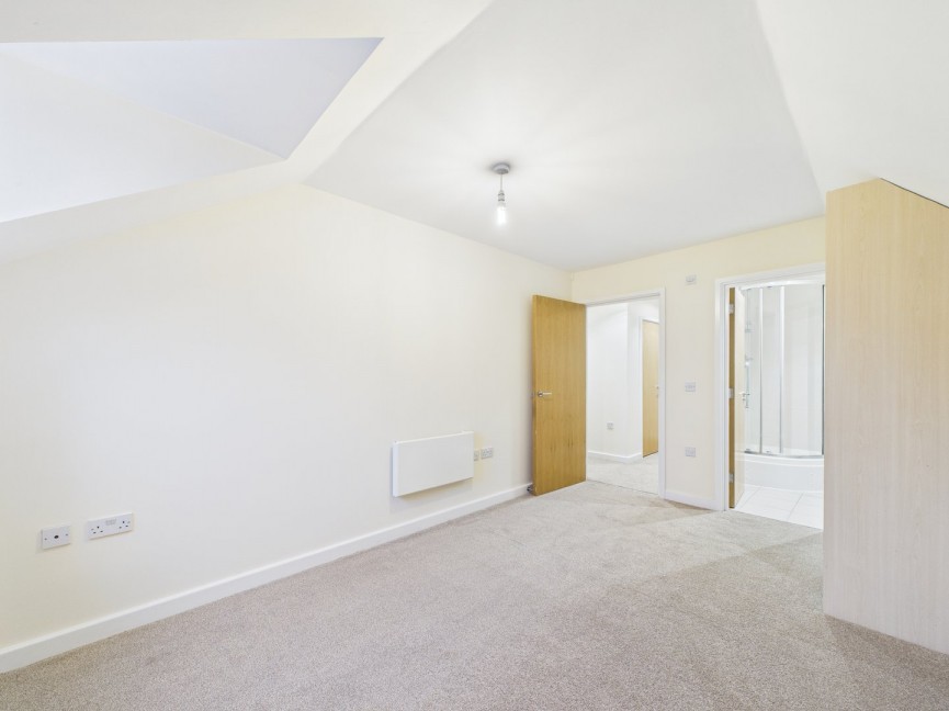 2 bedroom Flat for Sale Whinbush Road, Hitchin, Hertfordshire