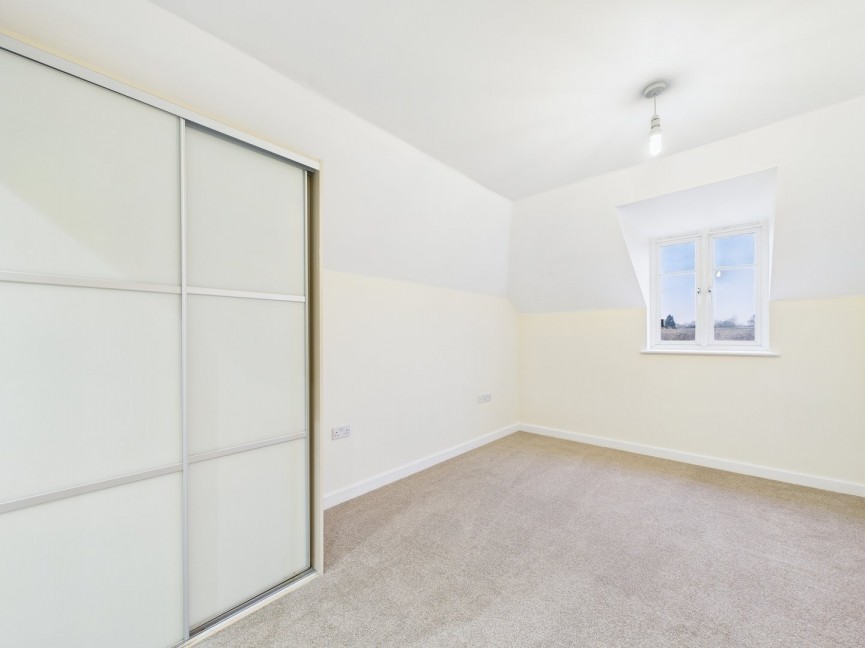 2 bedroom Flat for Sale Whinbush Road, Hitchin, Hertfordshire