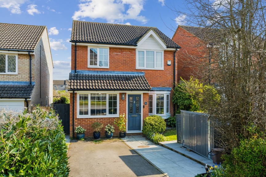 3 bedroom House for Sale Gibson Close, Hitchin, Hertfordshire