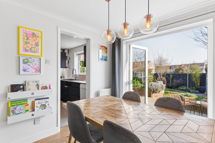 3 bedroom House for Sale Gibson Close, Hitchin, Hertfordshire