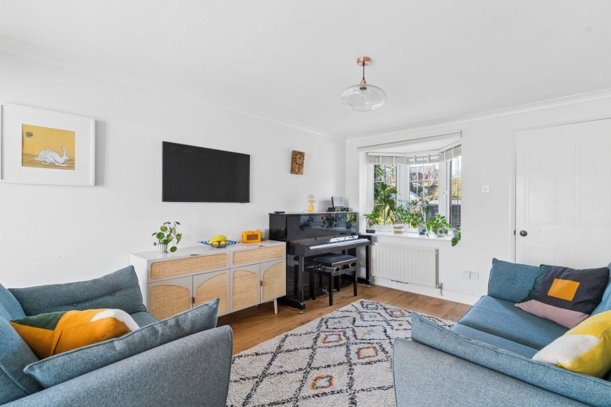 3 bedroom House for Sale Gibson Close, Hitchin, Hertfordshire