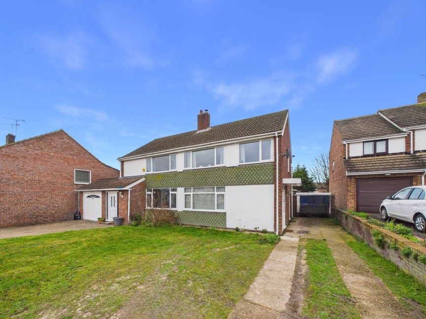 3 bedroom House for Sale Poplar Drive, Royston, Hertfordshire