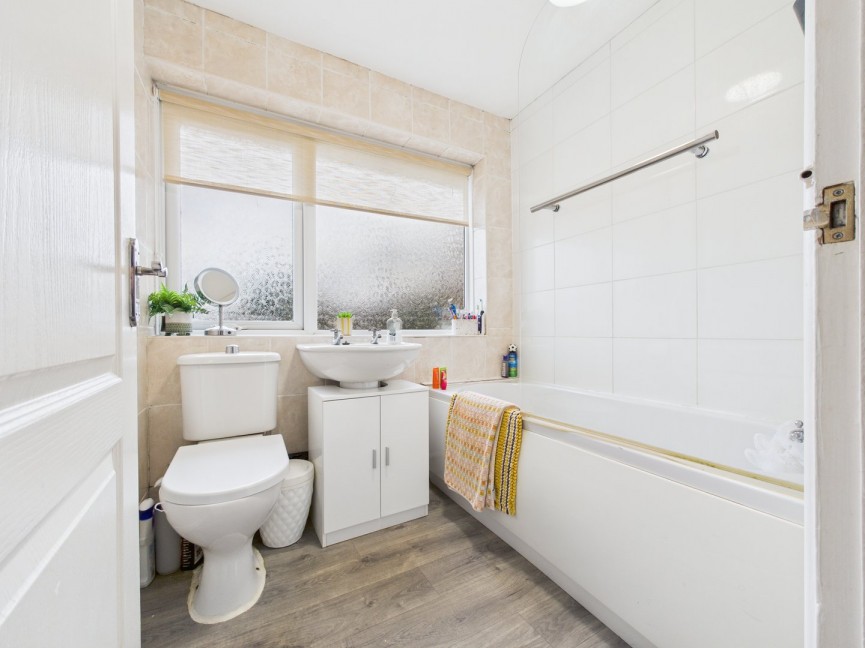 3 bedroom House for Sale Poplar Drive, Royston, Hertfordshire