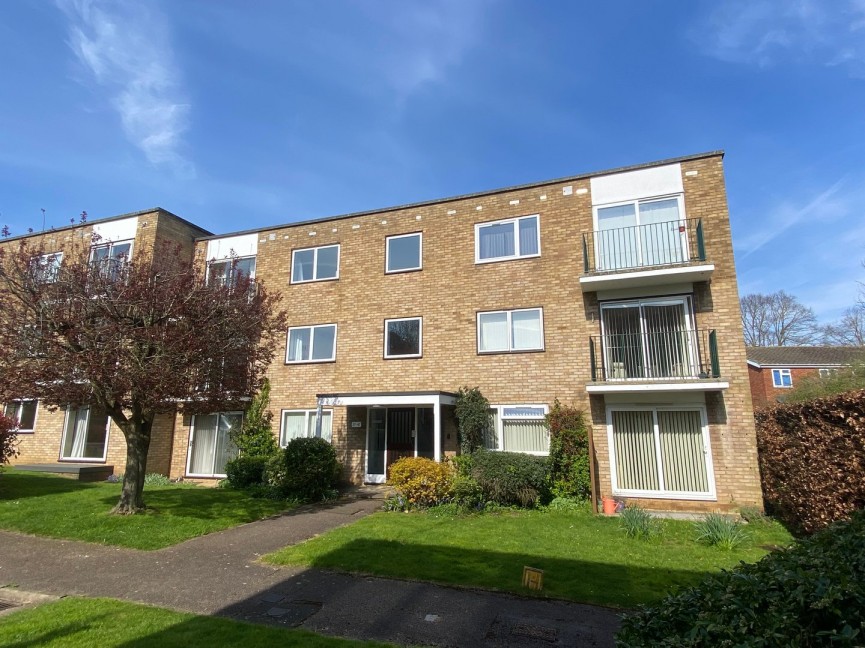 2 bedroom Flat for Sale The Maples, Hitchin, Hertfordshire