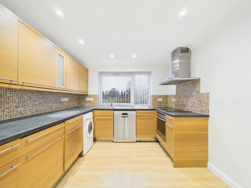 2 bedroom Flat for Sale The Maples, Hitchin, Hertfordshire