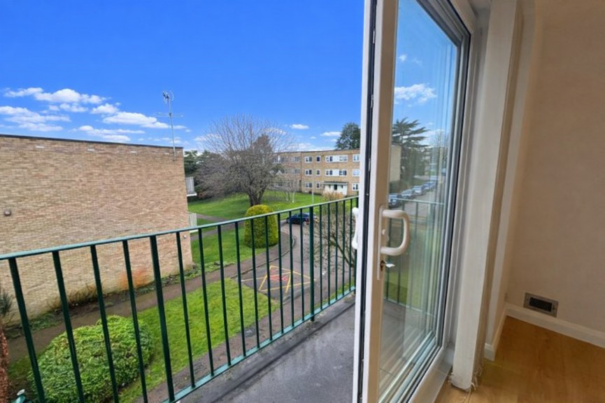 2 bedroom Flat for Sale The Maples, Hitchin, Hertfordshire