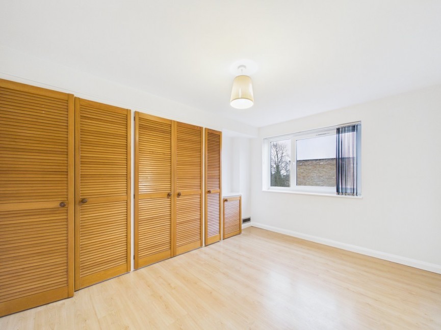 2 bedroom Flat for Sale The Maples, Hitchin, Hertfordshire