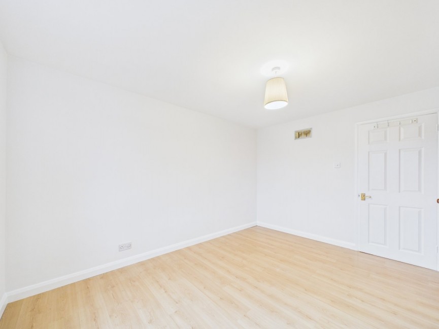2 bedroom Flat for Sale The Maples, Hitchin, Hertfordshire
