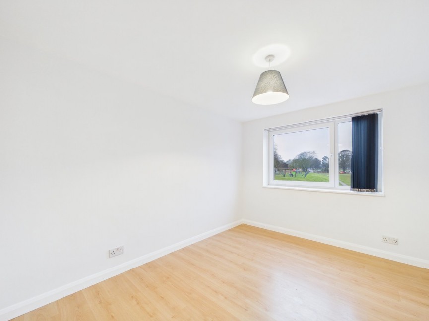 2 bedroom Flat for Sale The Maples, Hitchin, Hertfordshire