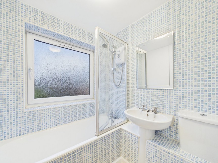 2 bedroom Flat for Sale The Maples, Hitchin, Hertfordshire