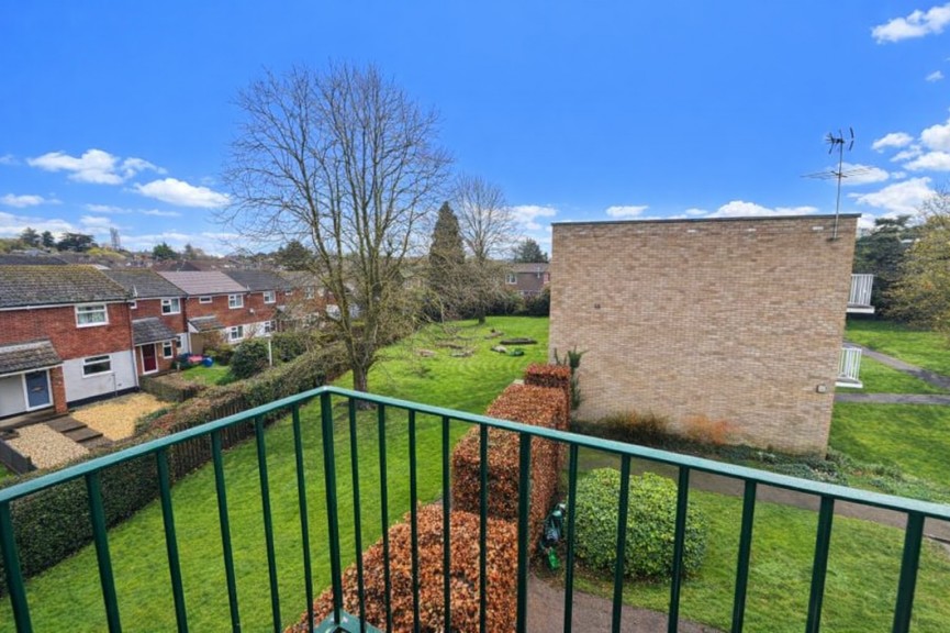 2 bedroom Flat for Sale The Maples, Hitchin, Hertfordshire