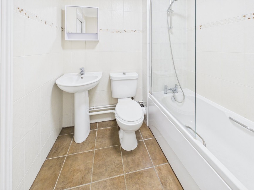 2 bedroom Flat for Sale Icknield Way, Baldock, Hertfordshire