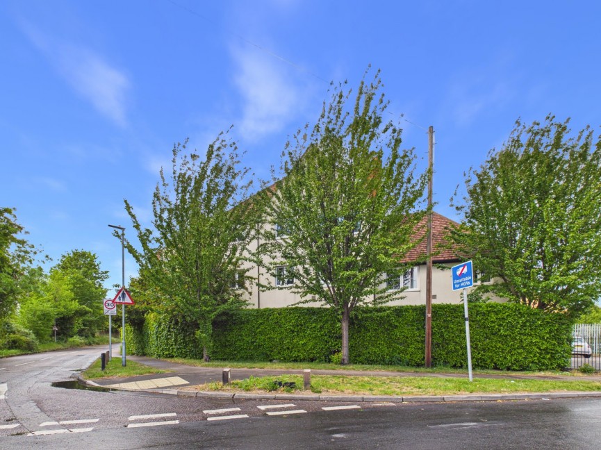 2 bedroom Flat for Sale Icknield Way, Baldock, Hertfordshire