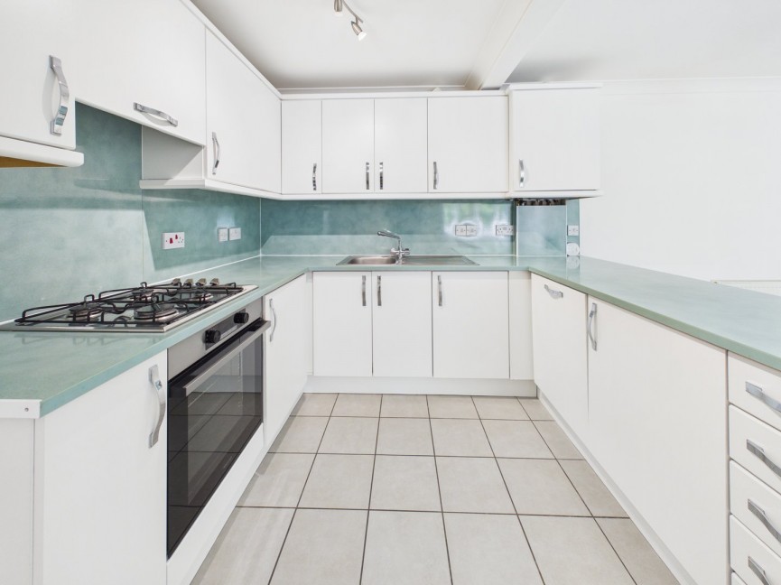 2 bedroom Flat for Sale Icknield Way, Baldock, Hertfordshire