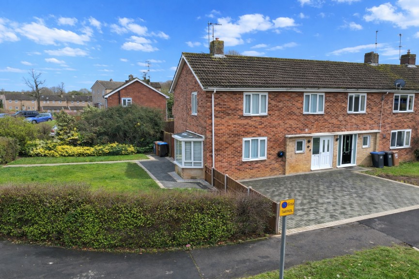 3 bedroom House for Sale Lowerfield, Welwyn Garden City, Hertfordshire