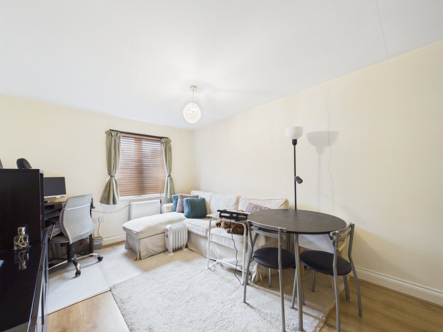 1 bedroom Flat for Sale Walsworth Road, HITCHIN, Hertfordshire