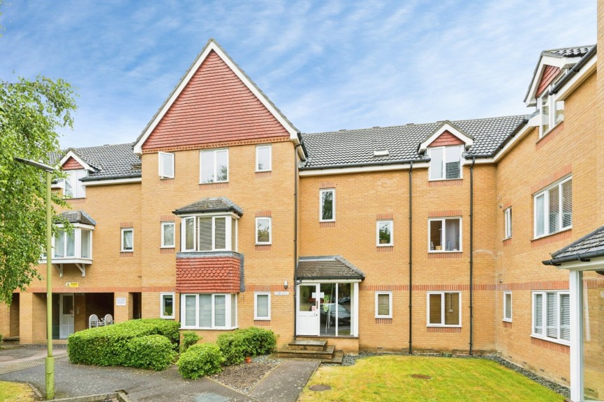 2 bedroom Flat for Sale Redoubt Close, Hitchin, Hertfordshire