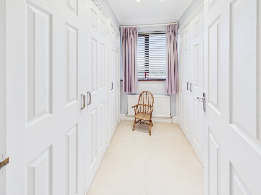 4 bedroom House for Sale Mountbatten Drive, Biggleswade, Bedfordshire