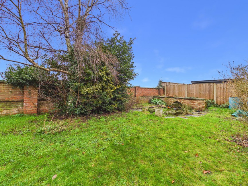 4 bedroom House for Sale Mountbatten Drive, Biggleswade, Bedfordshire