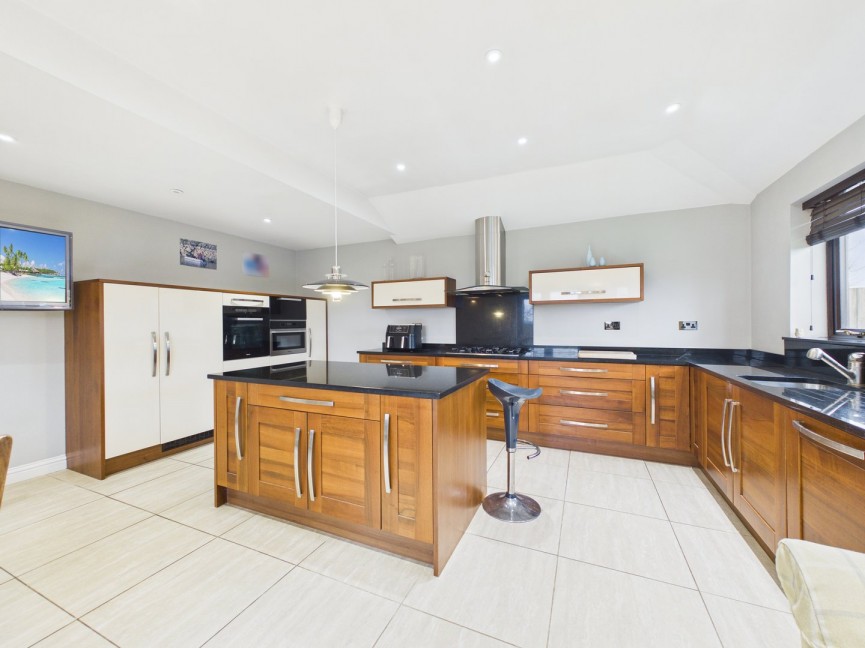 4 bedroom House for Sale Mountbatten Drive, Biggleswade, Bedfordshire