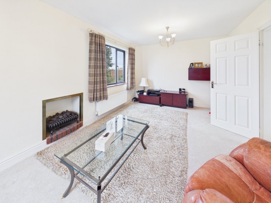 4 bedroom House for Sale Mountbatten Drive, Biggleswade, Bedfordshire