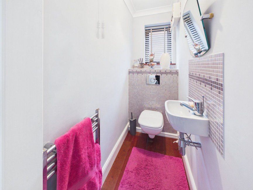 4 bedroom House for Sale Mountbatten Drive, Biggleswade, Bedfordshire