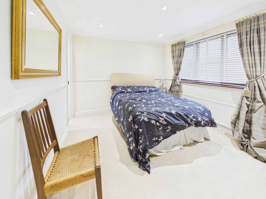 4 bedroom House for Sale Mountbatten Drive, Biggleswade, Bedfordshire