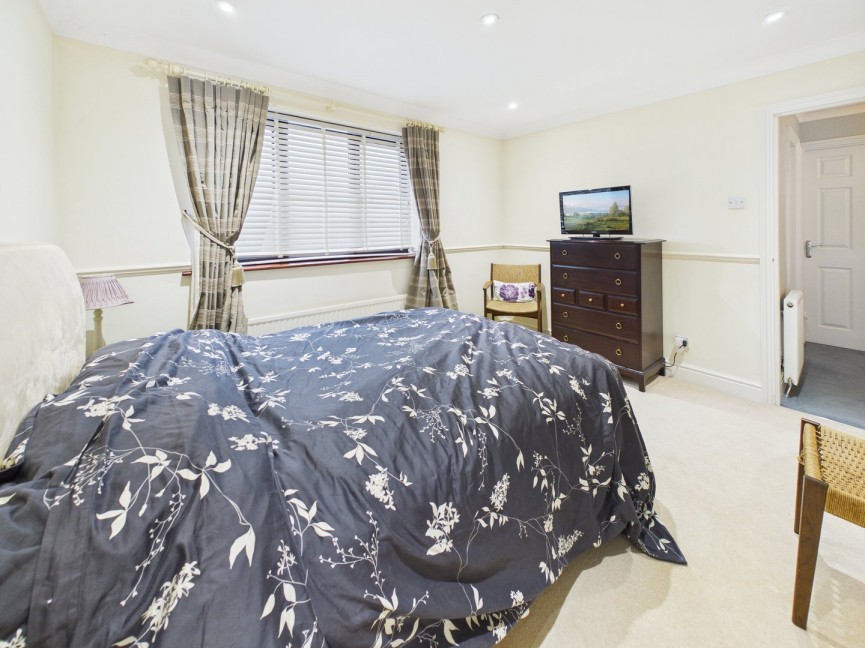 4 bedroom House for Sale Mountbatten Drive, Biggleswade, Bedfordshire