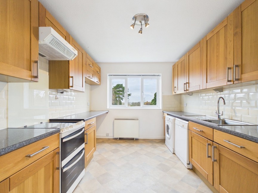 2 bedroom Flat for Sale The Avenue, Hitchin, Hertfordshire