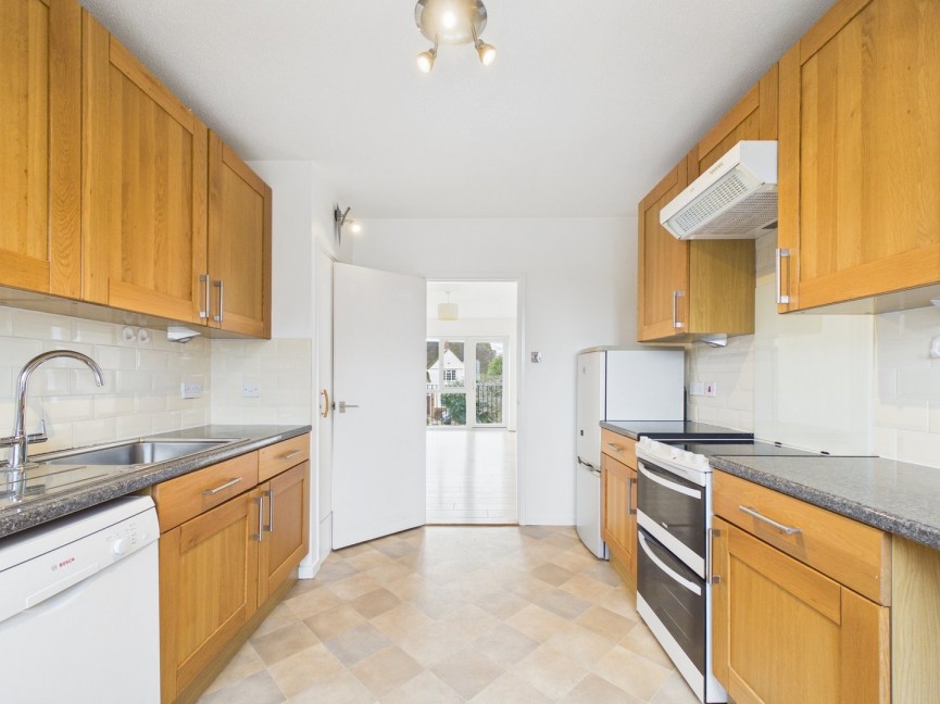 2 bedroom Flat for Sale The Avenue, Hitchin, Hertfordshire