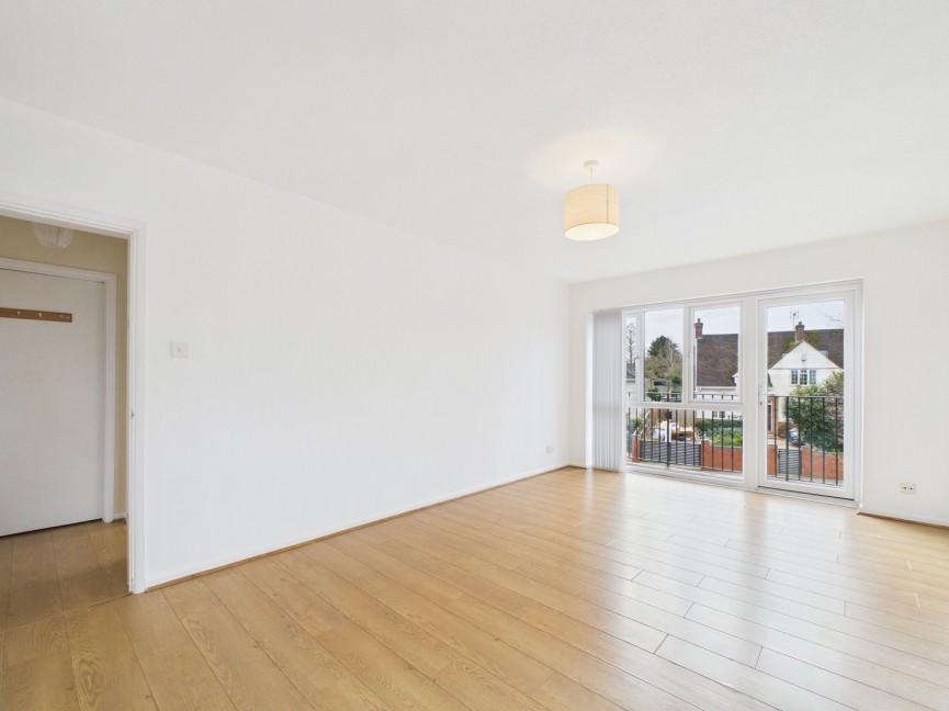2 bedroom Flat for Sale The Avenue, Hitchin, Hertfordshire