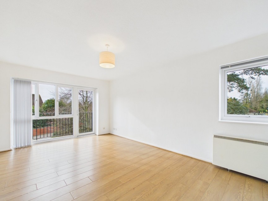 2 bedroom Flat for Sale The Avenue, Hitchin, Hertfordshire