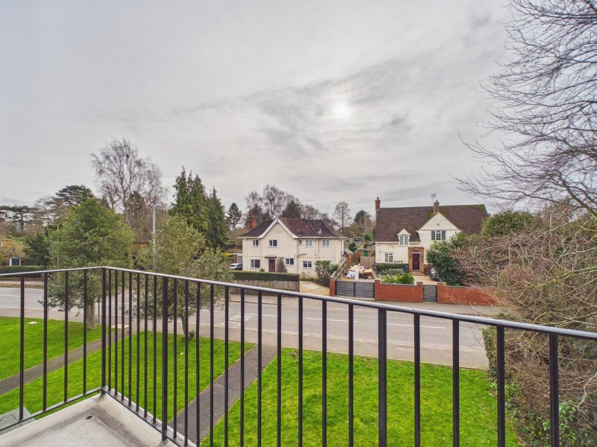 2 bedroom Flat for Sale The Avenue, Hitchin, Hertfordshire