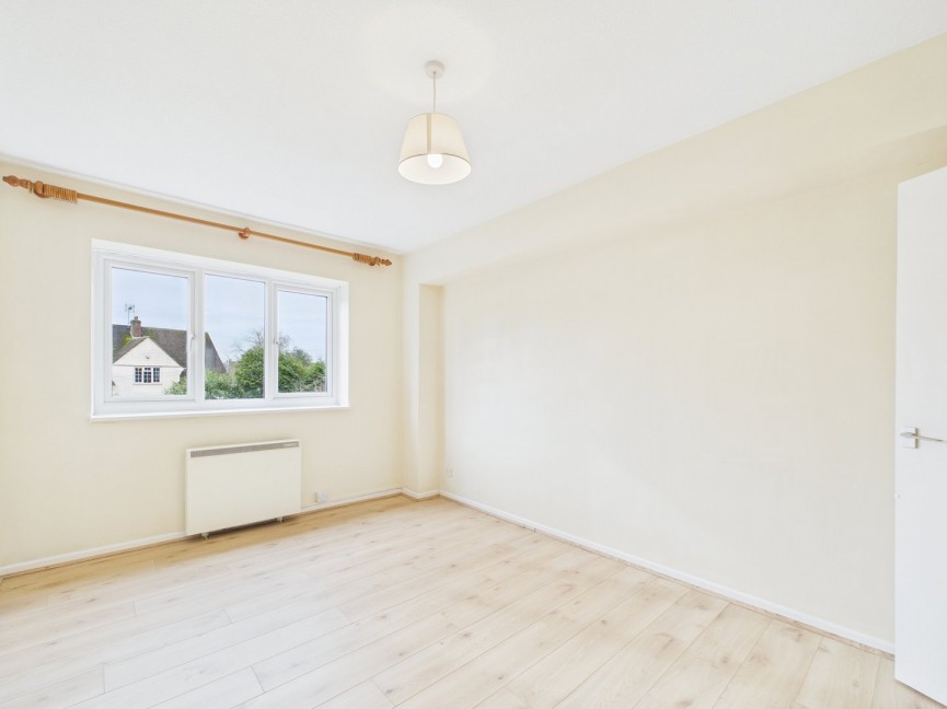 2 bedroom Flat for Sale The Avenue, Hitchin, Hertfordshire