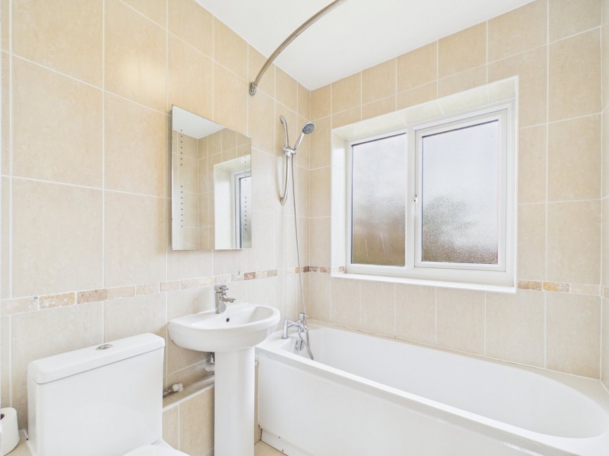 2 bedroom Flat for Sale The Avenue, Hitchin, Hertfordshire