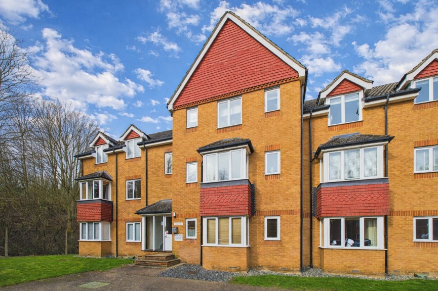 2 bedroom Flat for Sale Redoubt Close, Hitchin, Hertfordshire