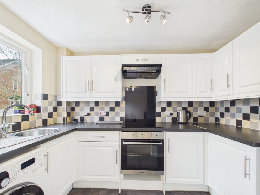 2 bedroom Flat for Sale Redoubt Close, Hitchin, Hertfordshire