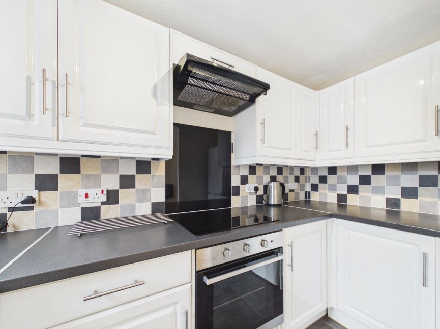 2 bedroom Flat for Sale Redoubt Close, Hitchin, Hertfordshire