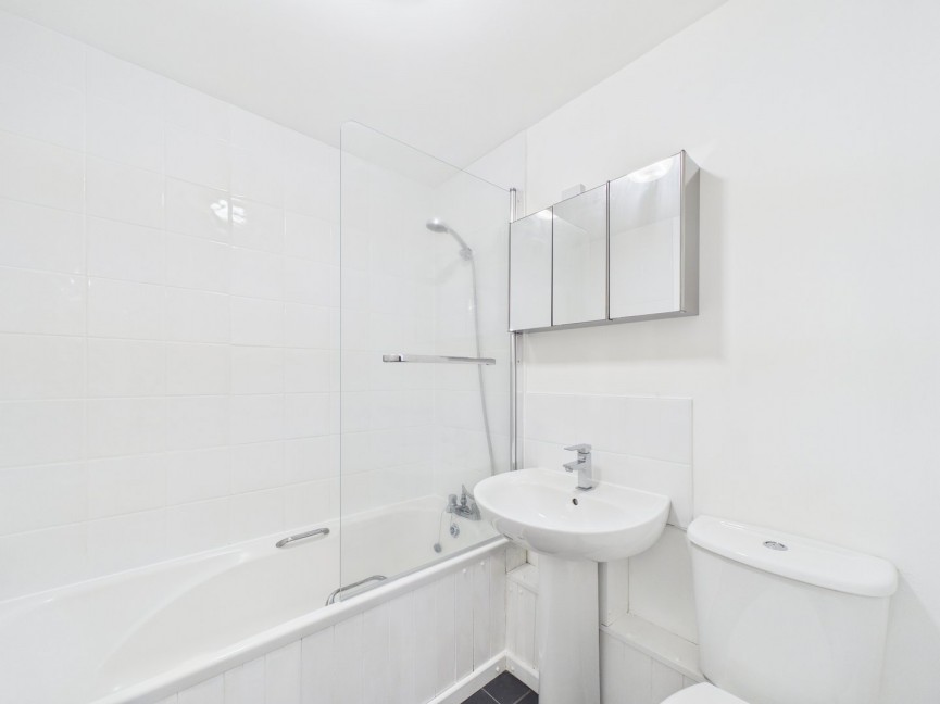 2 bedroom Flat for Sale Redoubt Close, Hitchin, Hertfordshire