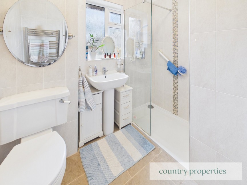 2 bedroom Bungalow for Sale Beechcroft, Datchworth, Hertfordshire