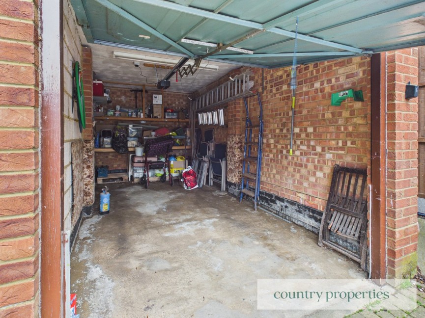 2 bedroom Bungalow for Sale Beechcroft, Datchworth, Hertfordshire