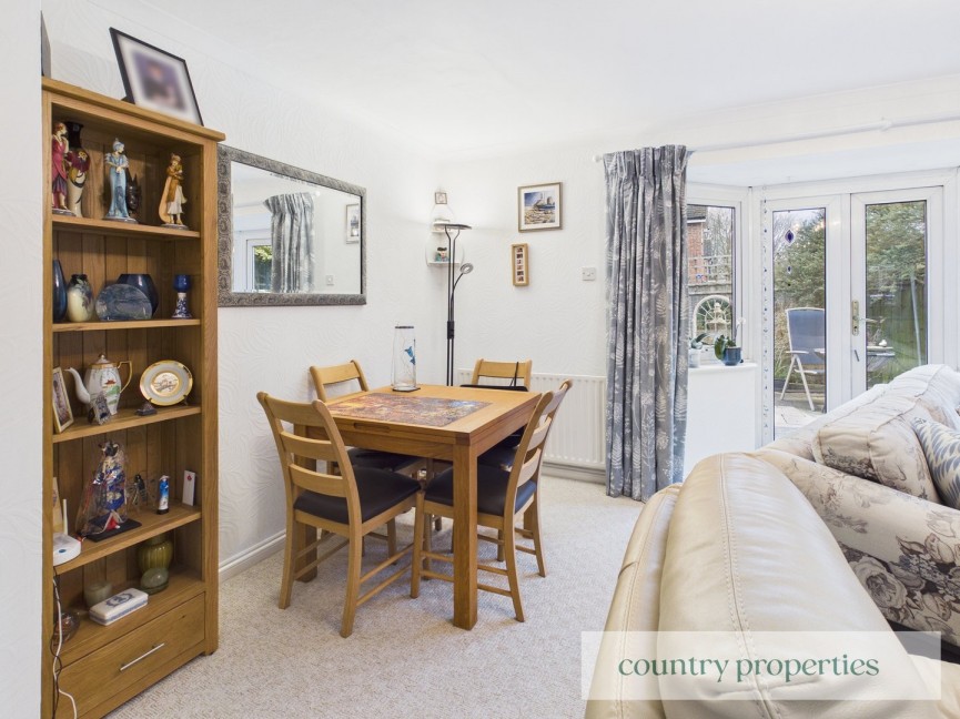 2 bedroom Bungalow for Sale Beechcroft, Datchworth, Hertfordshire